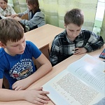 Лузские школьники познакомились с историей книгопечатания и попробовали себя в роли древних мастеров